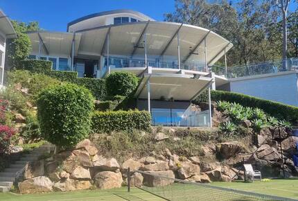 Hilltop Haven with City Views - Brisbane, Australia
