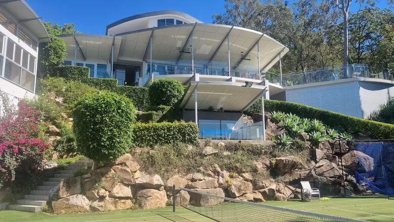 Hilltop Haven with City Views - Brisbane, Australia
