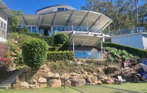 Hilltop Haven with City Views - Brisbane, Australia
