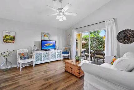 Coastal Charm Just Minutes from Jupiter Beach - Jupiter, Florida