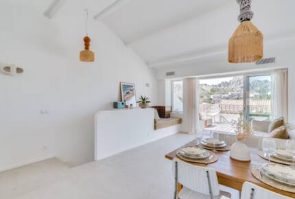 Luxury Escape in Les Goudes with Ocean View - Marseille, France