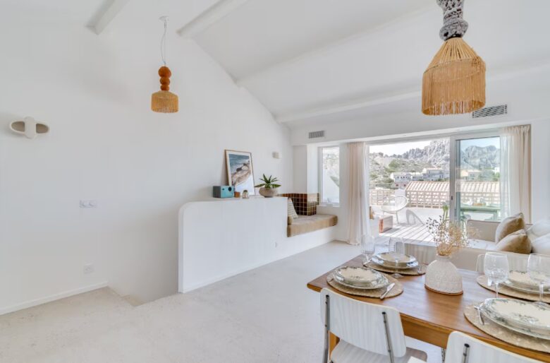 Luxury Escape in Les Goudes with Ocean View - Marseille, France