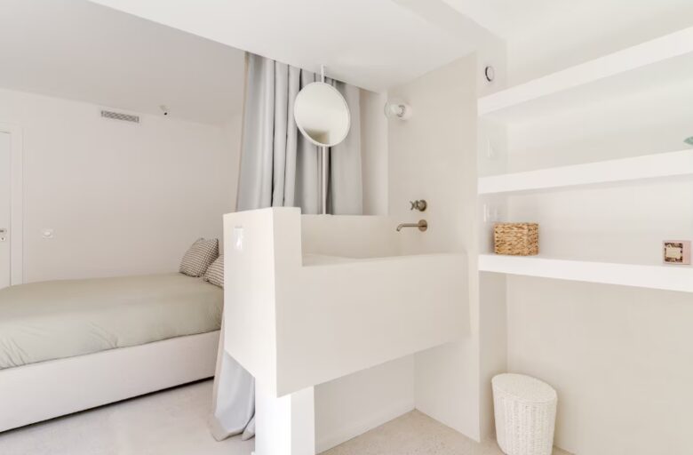 Luxury Escape in Les Goudes with Ocean View - Marseille, France