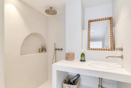 Luxury Escape in Les Goudes with Ocean View - Marseille, France