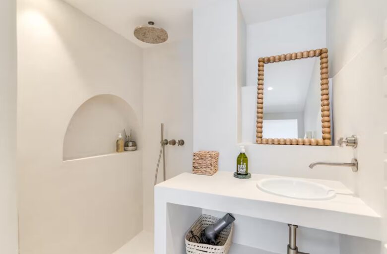 Luxury Escape in Les Goudes with Ocean View - Marseille, France