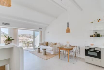 Luxury Escape in Les Goudes with Ocean View - Marseille, France