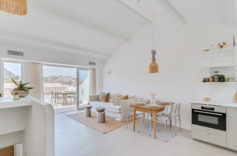 Luxury Escape in Les Goudes with Ocean View - Marseille, France