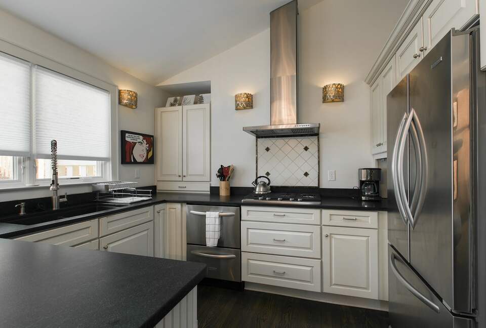 Stylish Asheville Getaway with Private Jacuzzi & Downtown Views - Asheville, North Carolina