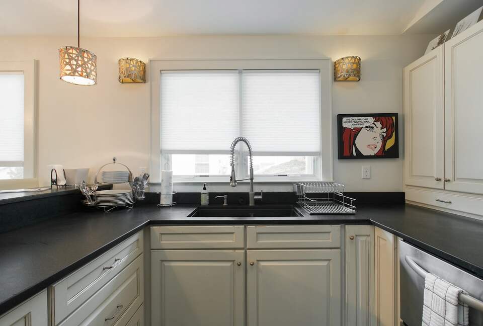 Stylish Asheville Getaway with Private Jacuzzi & Downtown Views - Asheville, North Carolina