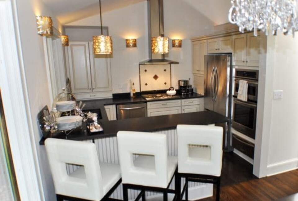 Stylish Asheville Getaway with Private Jacuzzi & Downtown Views - Asheville, North Carolina