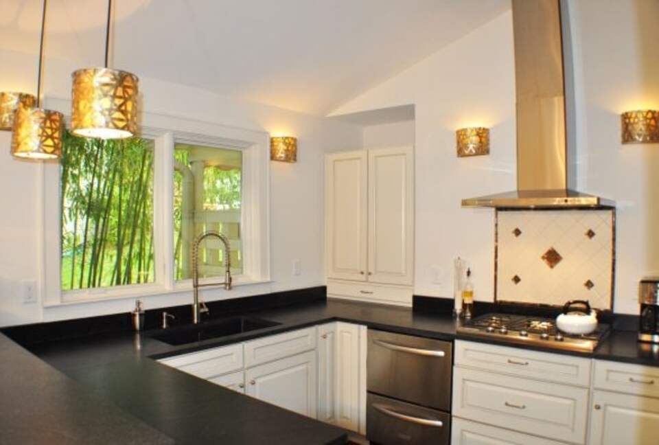 Stylish Asheville Getaway with Private Jacuzzi & Downtown Views - Asheville, North Carolina