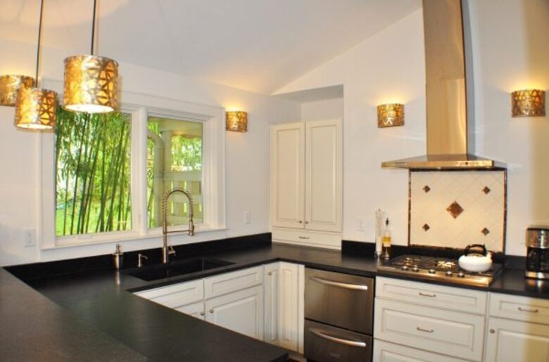 Stylish Asheville Getaway with Private Jacuzzi & Downtown Views - Asheville, North Carolina