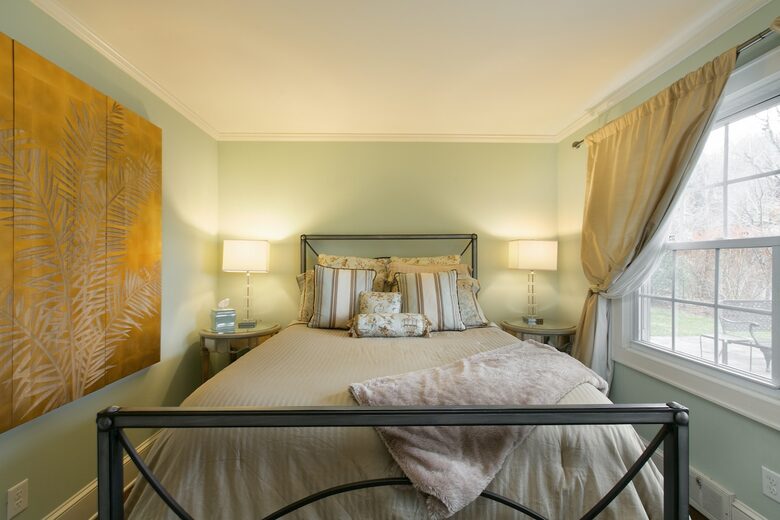 Stylish Asheville Getaway with Private Jacuzzi & Downtown Views - Asheville, North Carolina