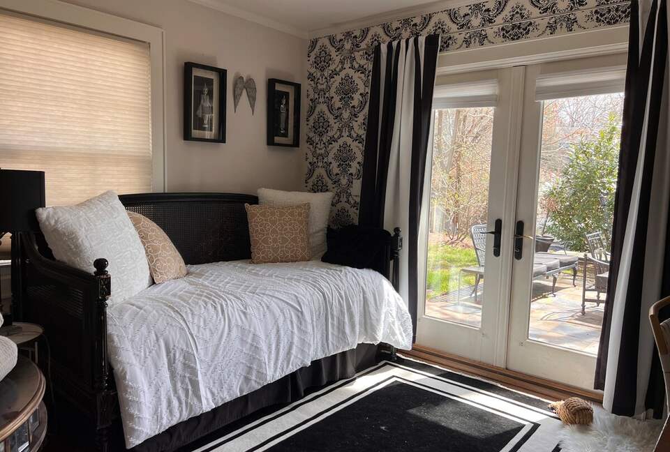 Stylish Asheville Getaway with Private Jacuzzi & Downtown Views - Asheville, North Carolina