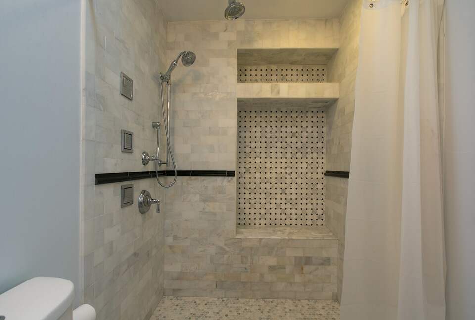 Stylish Asheville Getaway with Private Jacuzzi & Downtown Views - Asheville, North Carolina