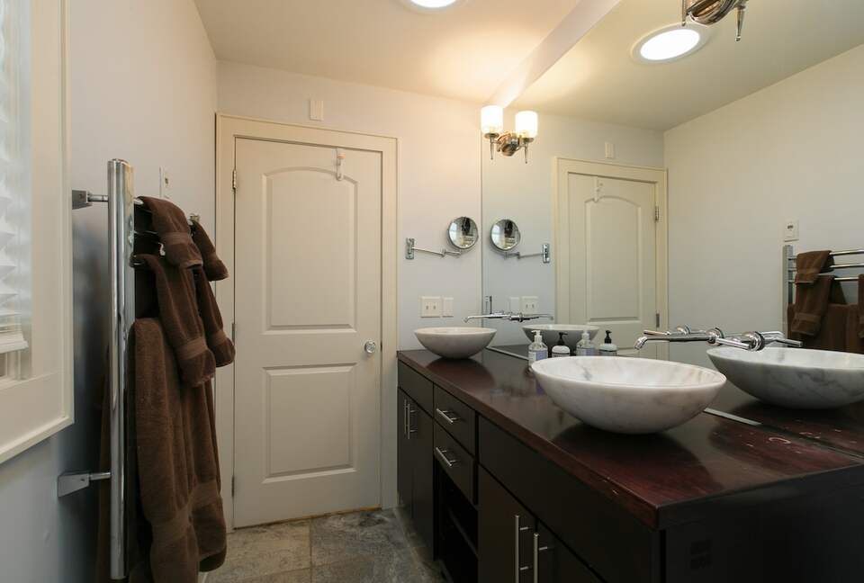 Stylish Asheville Getaway with Private Jacuzzi & Downtown Views - Asheville, North Carolina