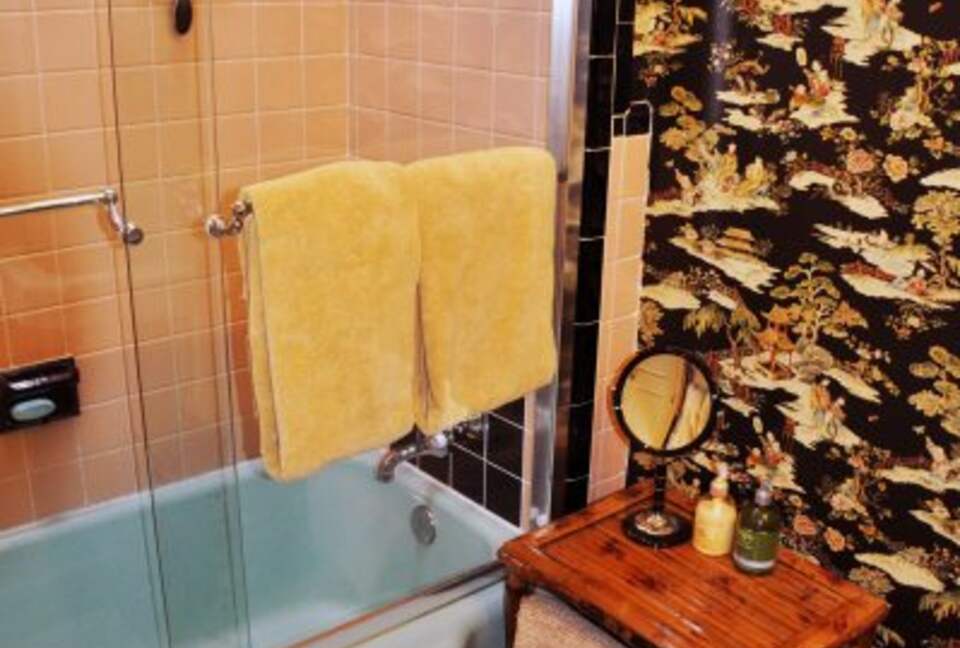 Stylish Asheville Getaway with Private Jacuzzi & Downtown Views - Asheville, North Carolina