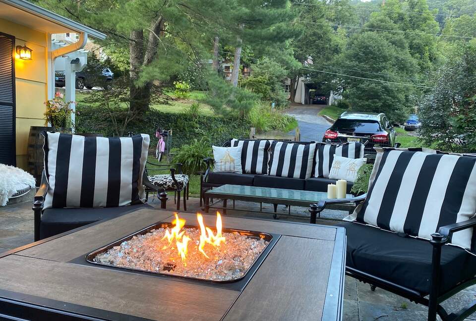 Stylish Asheville Getaway with Private Jacuzzi & Downtown Views - Asheville, North Carolina