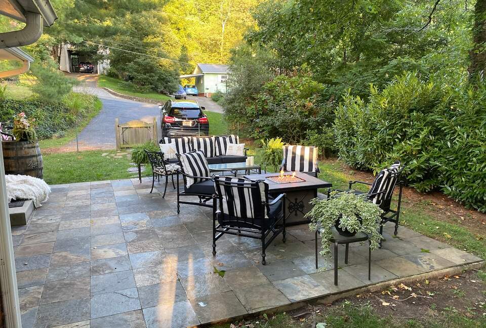 Stylish Asheville Getaway with Private Jacuzzi & Downtown Views - Asheville, North Carolina