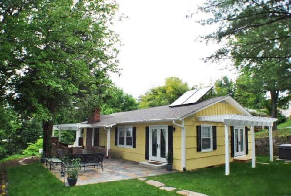 Stylish Asheville Getaway with Private Jacuzzi & Downtown Views - Asheville, North Carolina