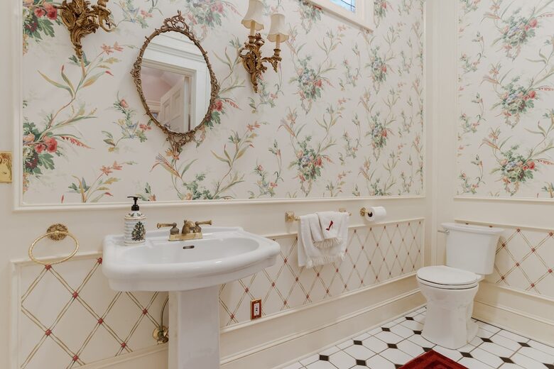 Historic Charm Meets Modern Comfort in Downtown Anderson - Anderson, South Carolina