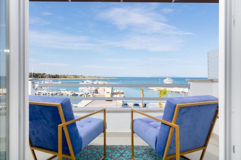 Bright & Airy Apartment Overlooking the Adriatic 2 - Novalja, Croatia