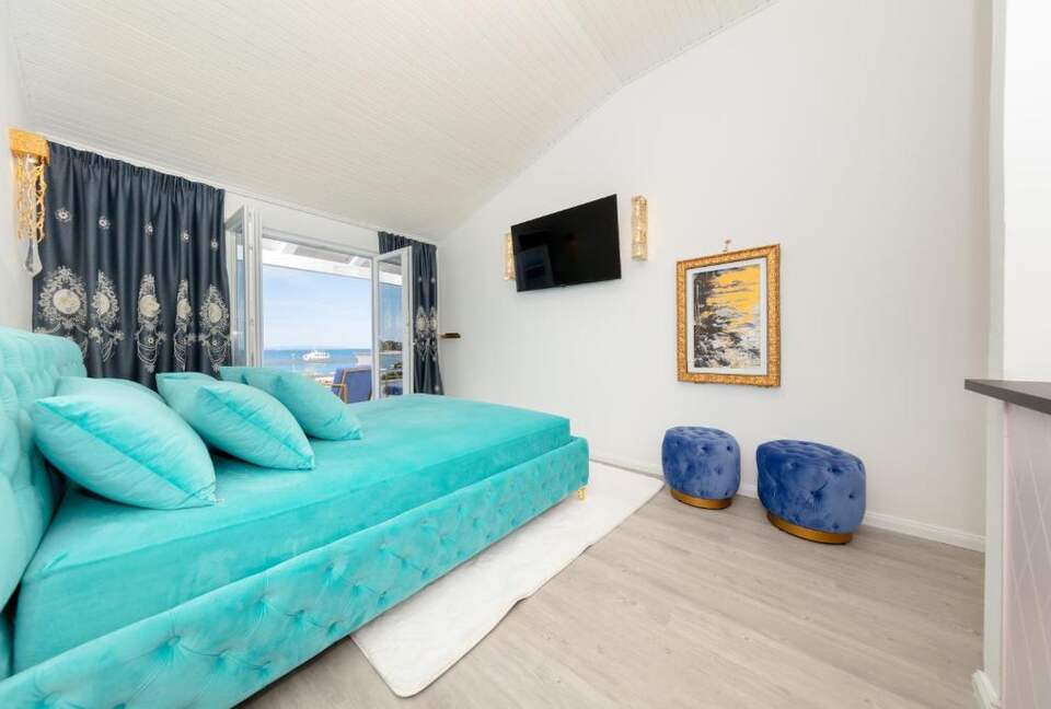 Bright & Airy Apartment Overlooking the Adriatic 1 - Novalja, Croatia