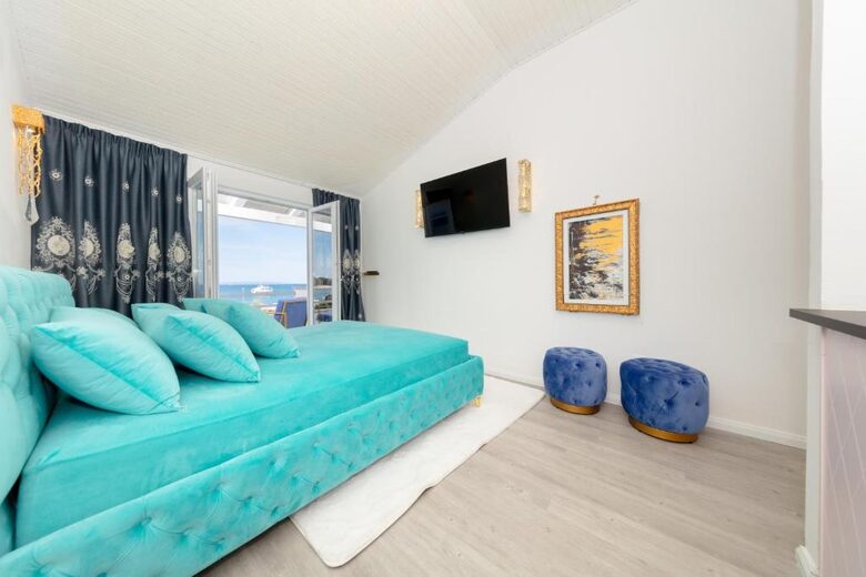 Bright & Airy Apartment Overlooking the Adriatic 1 - Novalja, Croatia