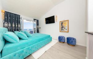 Bright & Airy Apartment Overlooking the Adriatic 1 - Novalja, Croatia