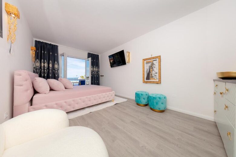 Bright & Airy Apartment Overlooking the Adriatic 2 - Novalja, Croatia