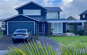 Sunlit Seaside Escape with Ocean Views - Omaha, New Zealand