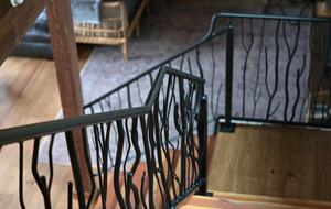 Tranquil Two-Level Retreat on the Shores of Tappen - Tappen, Canada