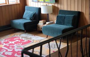 Tranquil Two-Level Retreat on the Shores of Tappen - Tappen, Canada