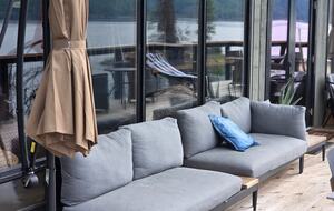 Tranquil Two-Level Retreat on the Shores of Tappen - Tappen, Canada