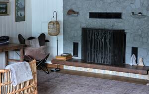 Tranquil Two-Level Retreat on the Shores of Tappen - Tappen, Canada