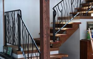 Tranquil Two-Level Retreat on the Shores of Tappen - Tappen, Canada