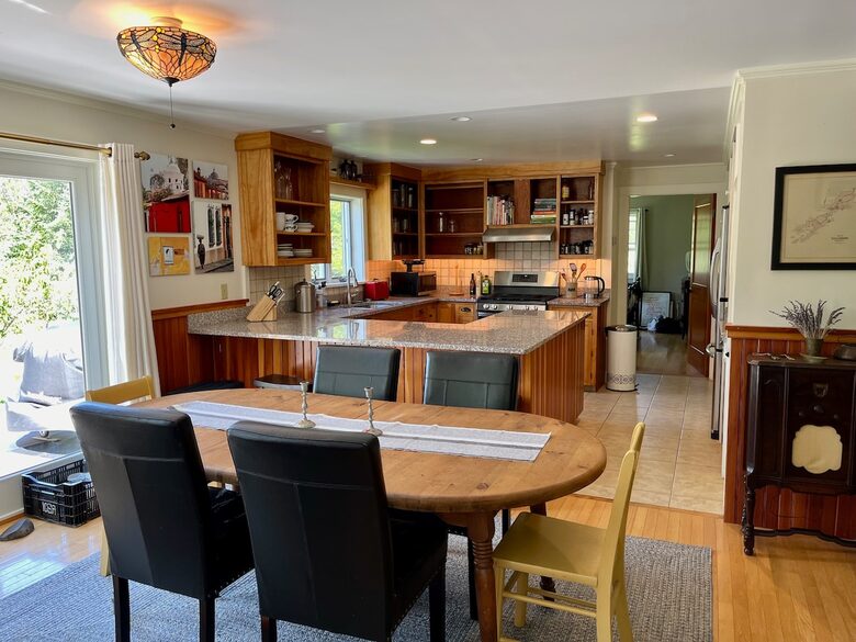 Charming Cottage on Islesboro Island - Islesboro, Maine