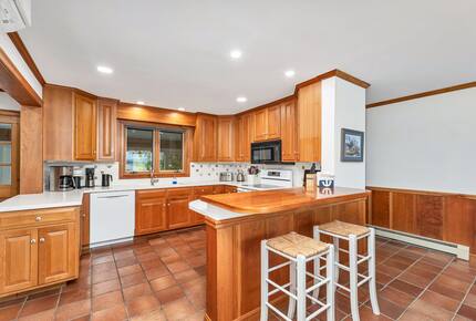 Lake Winnipesaukee Elegance | Tranquil Views & Timeless Comfort - Center Tuftonboro, New Hampshire