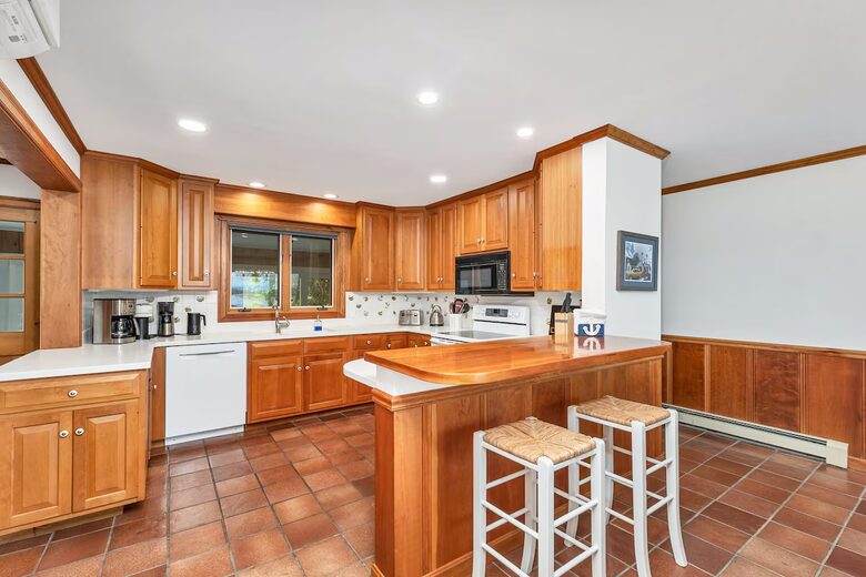 Lake Winnipesaukee Elegance | Tranquil Views & Timeless Comfort - Center Tuftonboro, New Hampshire