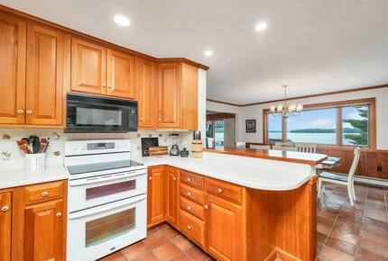 Lake Winnipesaukee Elegance | Tranquil Views & Timeless Comfort - Center Tuftonboro, New Hampshire