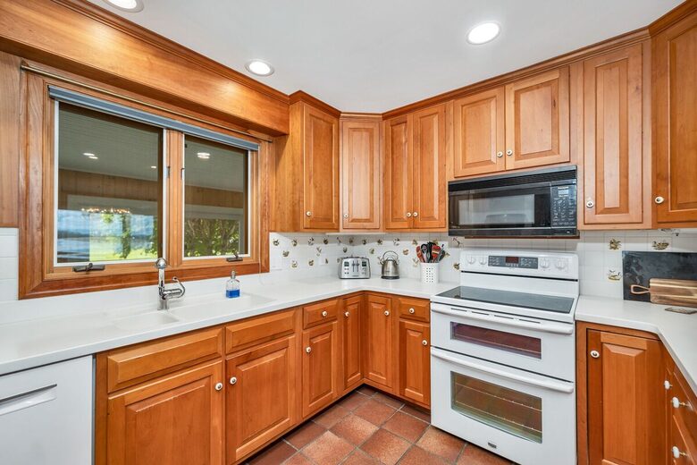 Lake Winnipesaukee Elegance | Tranquil Views & Timeless Comfort - Center Tuftonboro, New Hampshire