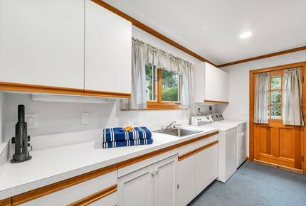 Lake Winnipesaukee Elegance | Tranquil Views & Timeless Comfort - Center Tuftonboro, New Hampshire