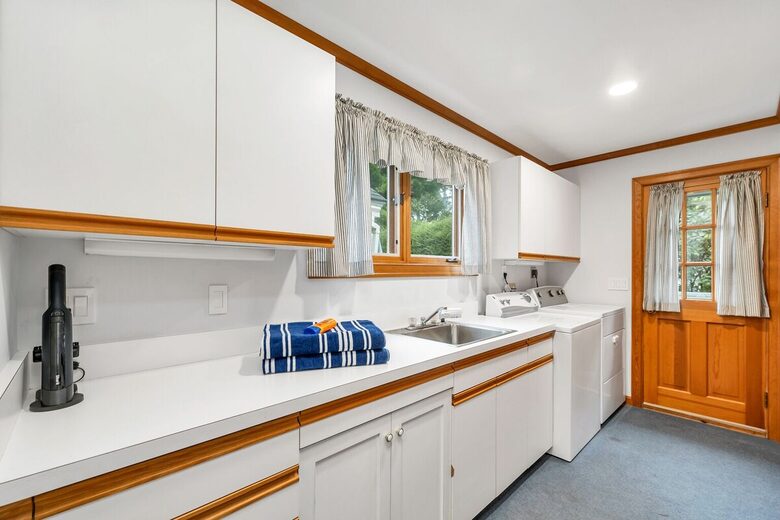 Lake Winnipesaukee Elegance | Tranquil Views & Timeless Comfort - Center Tuftonboro, New Hampshire