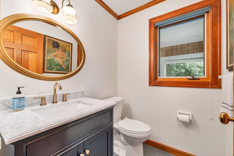 Lake Winnipesaukee Elegance | Tranquil Views & Timeless Comfort - Center Tuftonboro, New Hampshire