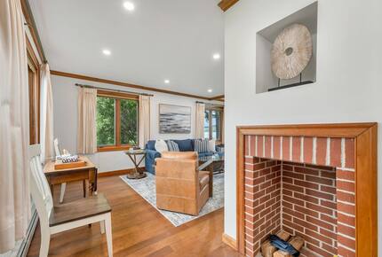 Lake Winnipesaukee Elegance | Tranquil Views & Timeless Comfort - Center Tuftonboro, New Hampshire