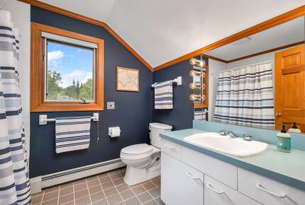 Lake Winnipesaukee Elegance | Tranquil Views & Timeless Comfort - Center Tuftonboro, New Hampshire