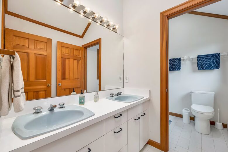 Lake Winnipesaukee Elegance | Tranquil Views & Timeless Comfort - Center Tuftonboro, New Hampshire