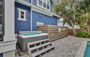 Deja Blue-6BR w Pool Hot Tub-Steps To Beach - Hilton Head Island, South Carolina