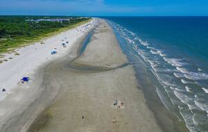 Deja Blue-6BR w Pool Hot Tub-Steps To Beach - Hilton Head Island, South Carolina