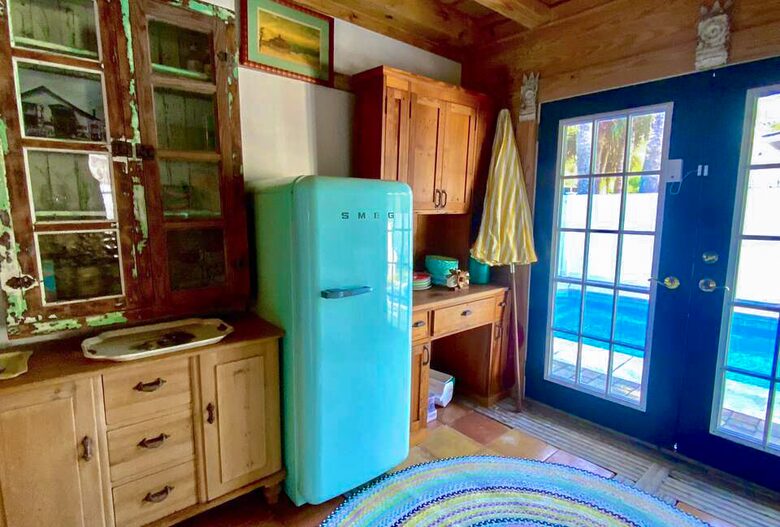 Charming 1910 Tybee Beach Cottage - Tybee Island, Georgia